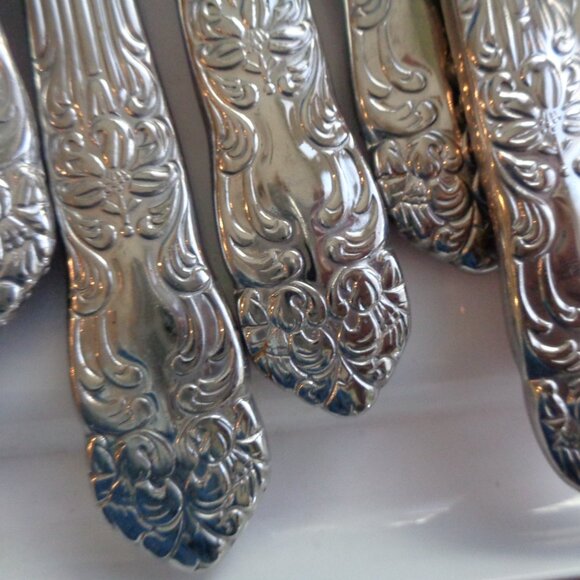Reed & Barton Stainless Flatware Steak Knives Dinner Knives Spoons Serving